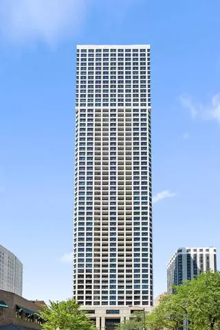 1030 N State St #17L, Chicago, IL 60610