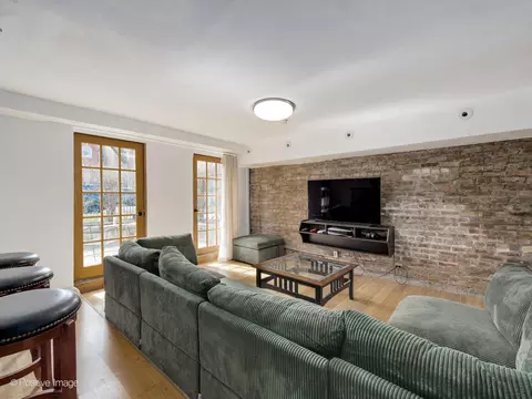 Living - 2532 W Thomas St, Chicago, IL 60622 photo 5 of 5