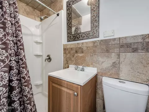 Bath - 2532 W Thomas St, Chicago, IL 60622 photo 3 of 3