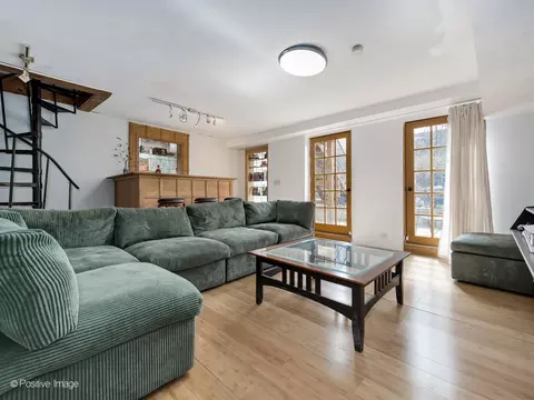 Living - 2532 W Thomas St, Chicago, IL 60622 photo 3 of 5