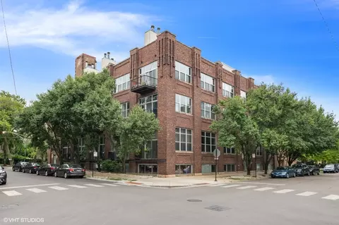 2201 W Wabansia Ave #19, Chicago, IL 60647