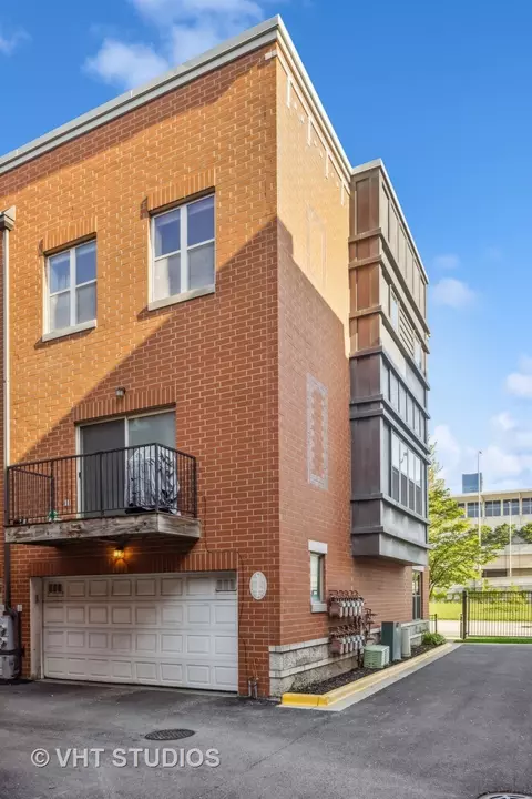 343 E 25th St, Chicago, IL 60616 photo 3