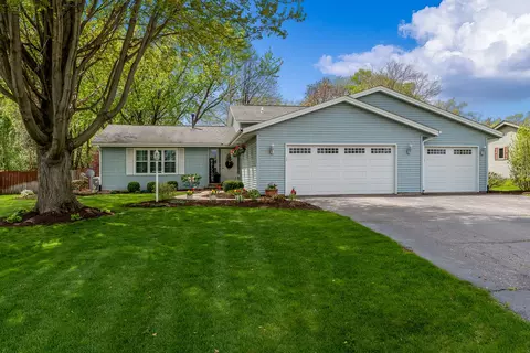 606 Pin Oak Rd, Rockton, IL 61072