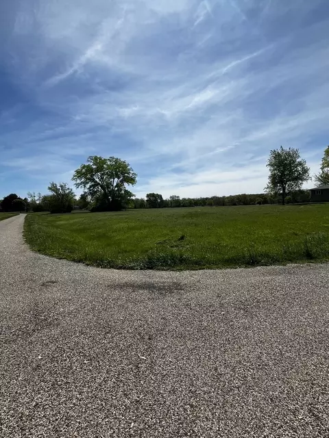 946 Brookside Dr, Varna, IL 61375