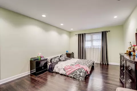 Bedroom - 148 Chestnut Ln, Wheeling, IL 60090 photo 5 of 9