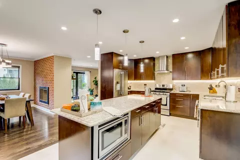 Kitchen - 148 Chestnut Ln, Wheeling, IL 60090 photo 5 of 5