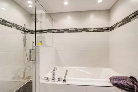 Bath - 148 Chestnut Ln, Wheeling, IL 60090 photo 4 of 7