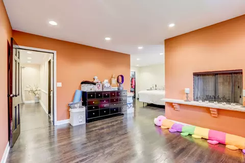 Bedroom - 148 Chestnut Ln, Wheeling, IL 60090 photo 1 of 9