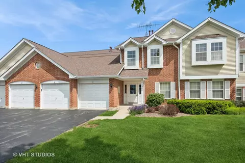 1300 Winfield Ct #3, Roselle, IL 60172
