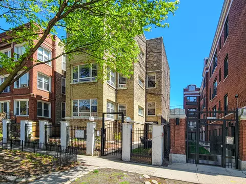 7615 N Bosworth Ave #2, Chicago, IL 60626