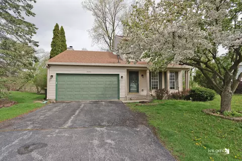 2085 Evergreen Ln, Round Lake Beach, IL 60073