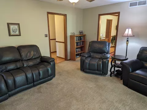 667 Sioux Dr, Freeport, IL 61032 photo 14