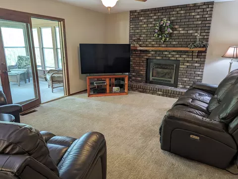 667 Sioux Dr, Freeport, IL 61032 photo 8