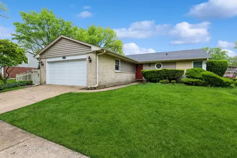 1614 N Park Dr, Mount Prospect, IL 60056