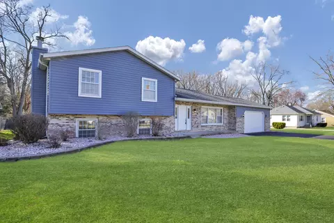 18 Tweed Rd, Fox Lake, IL 60020