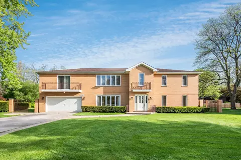 10901 Jann Ct, La Grange Highlands, IL 60525