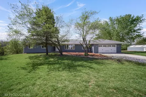 21011 W County Rd, Wilmington, IL 60481