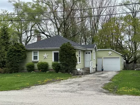 1005 Bishop St, Antioch, IL 60002