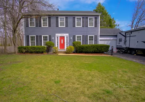 2173 Maplewood Dr, Gurnee, IL 60031