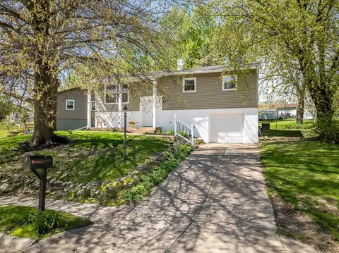 1828 Revere St, Freeport, IL 61032