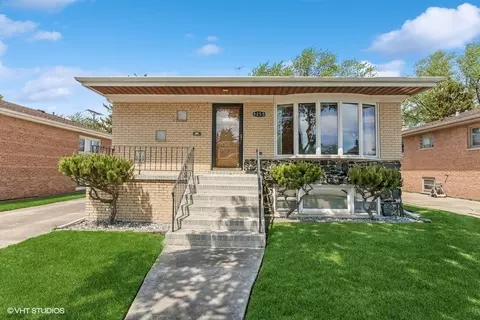 8250 W Agatite Ave, Norridge, IL 60706