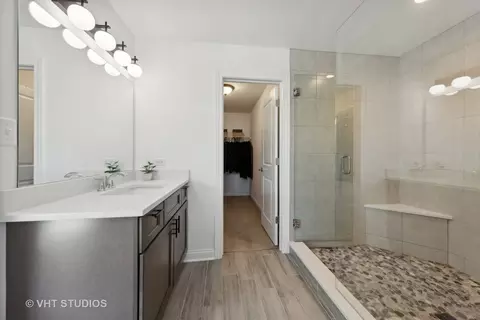 Bath - 7808 W 66th St, Summit, IL 60501 photo 2 of 5