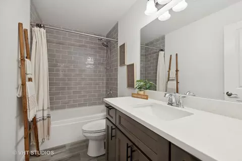 Bath - 7808 W 66th St, Summit, IL 60501 photo 4 of 5