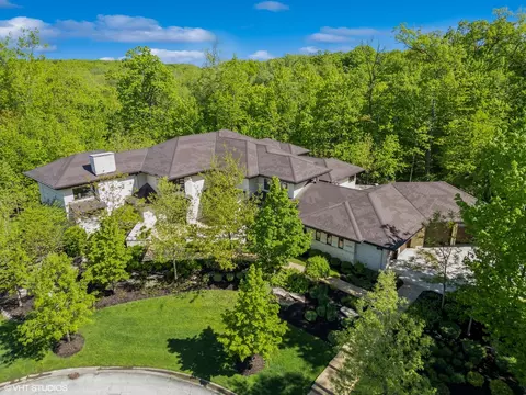 10530 Charmaine Dr, Frankfort, IL 60423