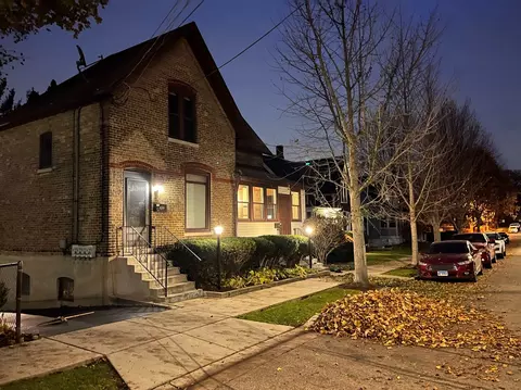 113 Elm St, Elgin, IL 60123