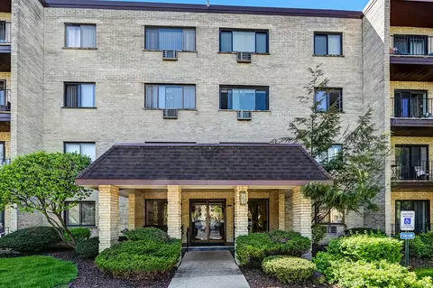 7231 Wolf Rd #312, Indian Head Park, IL 60525