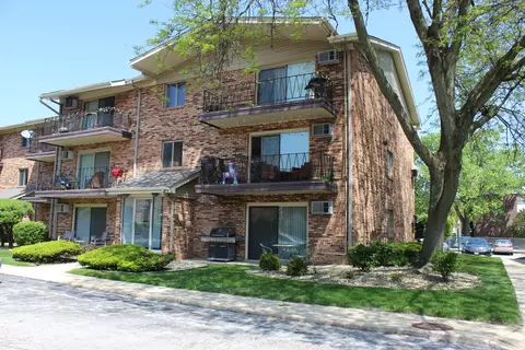 13956 Waterbury Dr #901, Crestwood, IL 60445