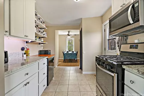Kitchen - 4817 Roberts Rd, Mchenry, IL 60051 photo 2 of 2