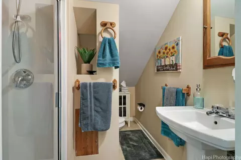 Bath - 4817 Roberts Rd, Mchenry, IL 60051 photo 2 of 2