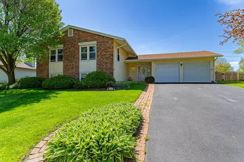 722 Arizona Pass, Elk Grove Village, IL 60007
