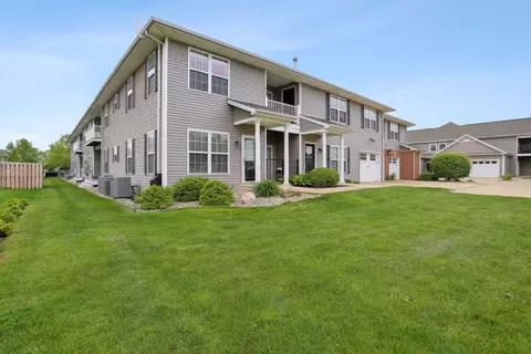 106 Essex Ln #2, Savoy, IL 61874