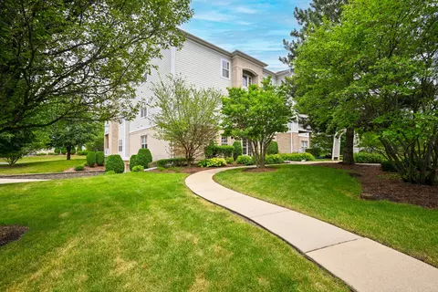 1267 W Lake St #303, Addison, IL 60101