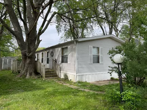 39 Pulaski St, Mahomet, IL 61853