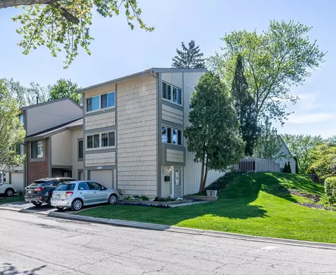 502 Canterbury Trl #502, Roselle, IL 60172
