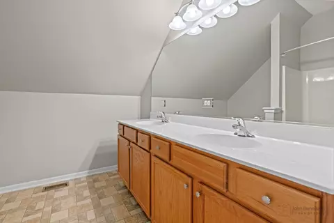 Bath - 176 S Channing St, Elgin, IL 60120 photo 2 of 7