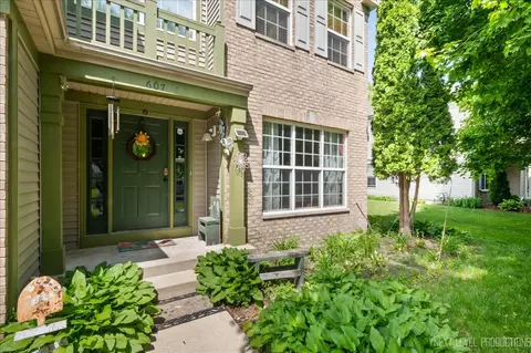 607 Sumac Dr, Aurora, IL 60506 photo 2