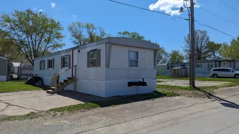 353 Monroe St, Monticello, IL 61856