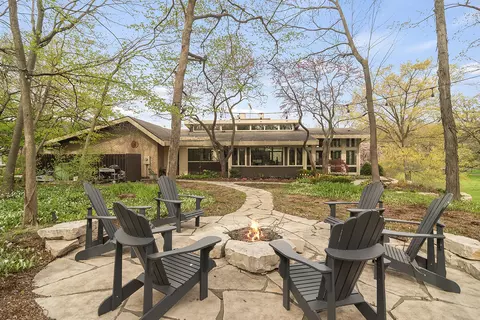 218 N Brookdale Ln, Palatine, IL 60067