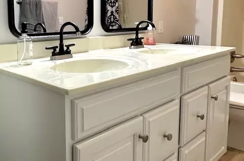 Bath - 4801 Sandcherry Dr, Champaign, IL 61822 photo 5 of 18