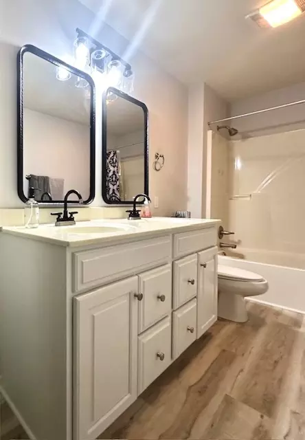 Bath - 4801 Sandcherry Dr, Champaign, IL 61822 photo 15 of 18