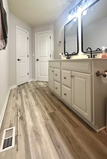 Bath - 4801 Sandcherry Dr, Champaign, IL 61822 photo 16 of 18