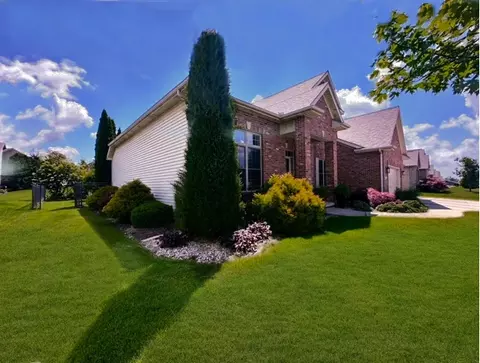 Exterior - 4801 Sandcherry Dr, Champaign, IL 61822 photo 3 of 35