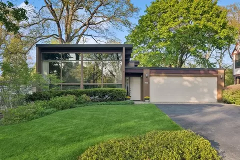 145 Blackhawk Rd, Highland Park, IL 60035