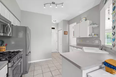Kitchen - 1703 Spaulding Rd, Bartlett, IL 60103 photo 2 of 3