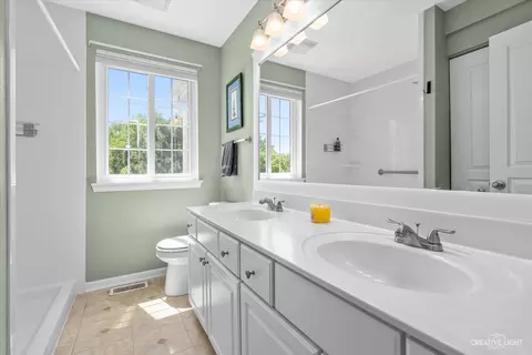Bath - 1703 Spaulding Rd, Bartlett, IL 60103 photo 2 of 3