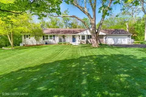 102 Mohawk Dr, North Barrington, IL 60010